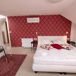 Sipos Borhaz Es Vendeghaz Pensionat 3*