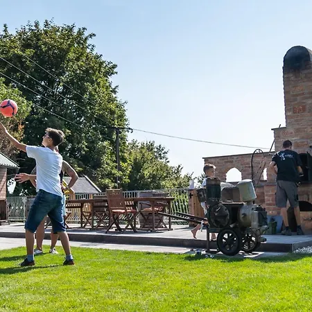 Sipos Borhaz Es Vendeghaz Gæstehus