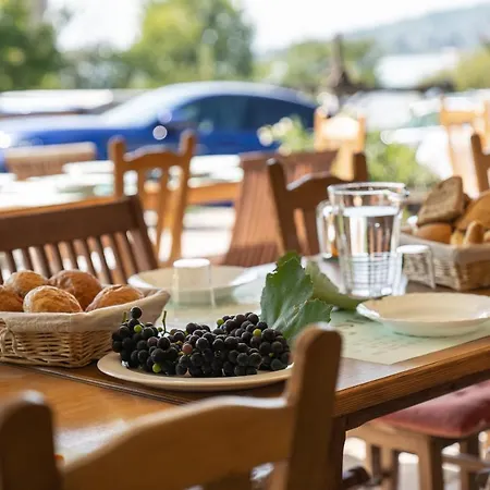 Sipos Borhaz Es Vendeghaz Penzion 3*