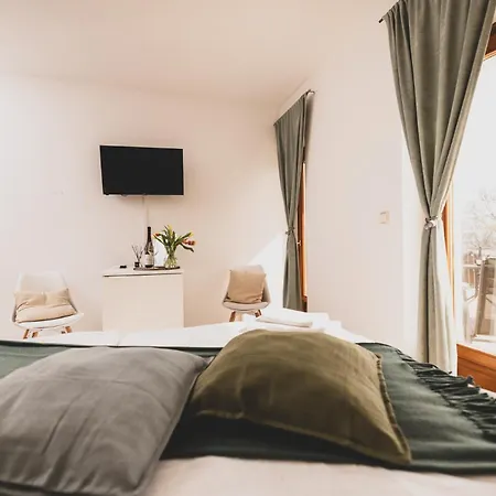 Sipos Borház és Casa de hóspedes 3*