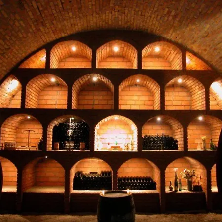 Gæstehus Sipos Borhaz Es Vendeghaz 3*