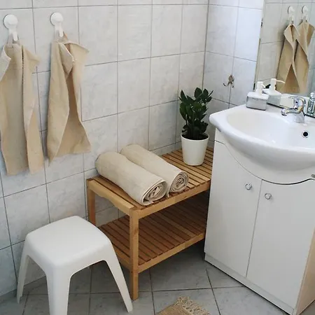 Sipos Borhaz Es Vendeghaz Badacsonyörs