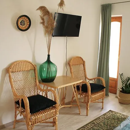 Sipos Borhaz Es Vendeghaz Badacsonyörs