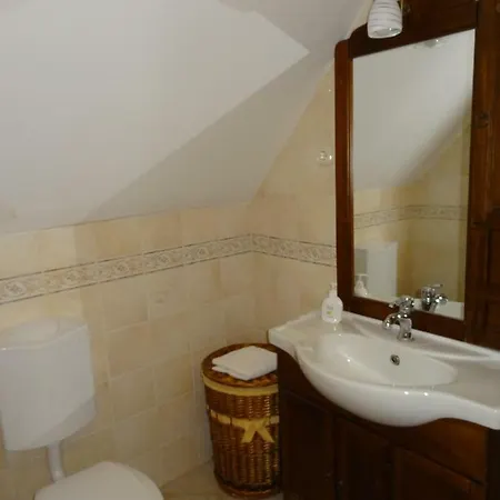 Sipos Borhaz Es Vendeghaz 3*