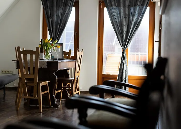 Sipos Borhaz Es Vendeghaz Badacsonyörs